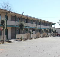 Oak Hill Inn and Suites