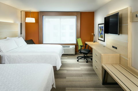 Holiday Inn Express & Suites - Medford - Click Find 17