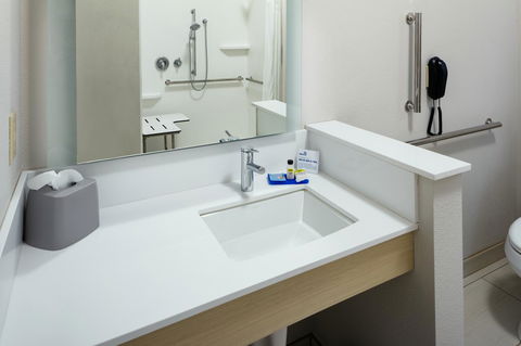 Holiday Inn Express & Suites - Medford - Click Find 29