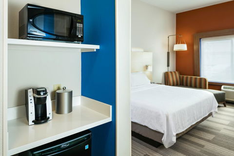 Holiday Inn Express & Suites - Medford - Click Find 25