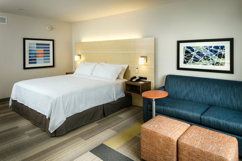 Holiday Inn Express & Suites - Medford - Click Find 22
