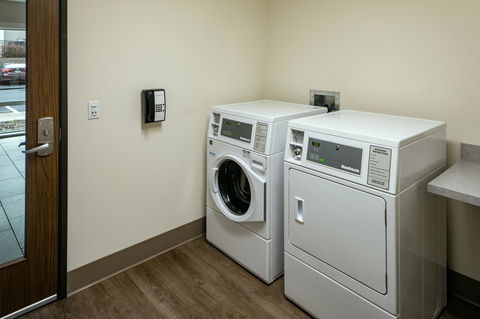 Holiday Inn Express & Suites - Medford - Click Find 11