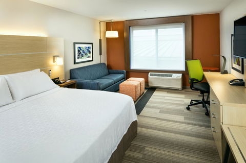 Holiday Inn Express & Suites - Medford - Click Find 23