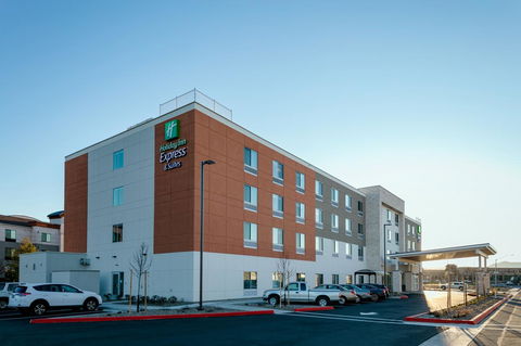 Holiday Inn Express & Suites - Medford - Click Find 34