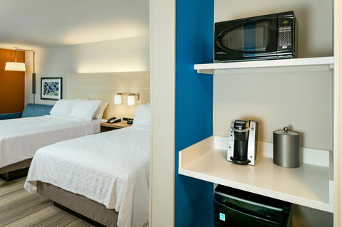 Holiday Inn Express & Suites - Medford - Click Find 13