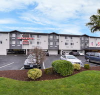 Clackamas Inn and Suites