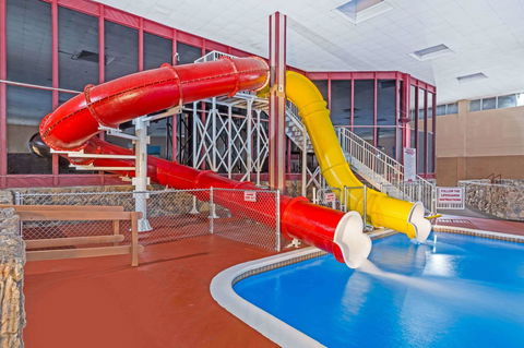 Ramada By Wyndham Medford Hotel & Conference Center - Click Find 26