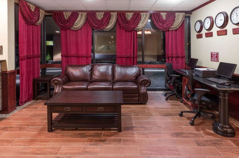 Ramada By Wyndham Medford Hotel & Conference Center - Click Find 20