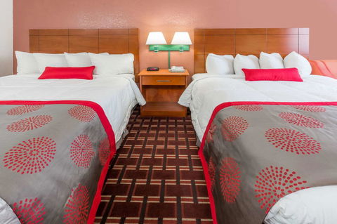 Ramada By Wyndham Medford Hotel & Conference Center - Click Find 31