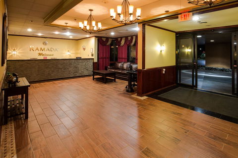 Ramada By Wyndham Medford Hotel & Conference Center - Click Find 5