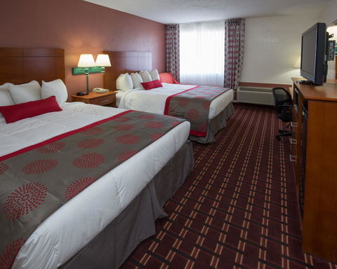 Ramada By Wyndham Medford Hotel & Conference Center - Click Find 10