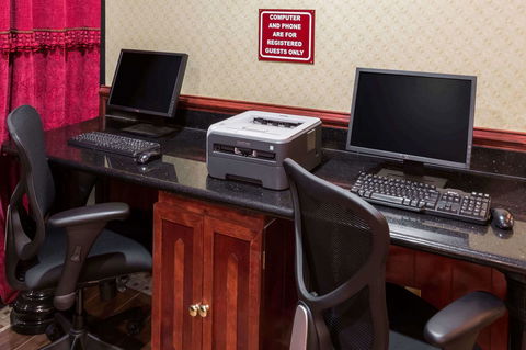 Ramada By Wyndham Medford Hotel & Conference Center - Click Find 34