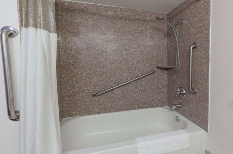 Ramada By Wyndham Medford Hotel & Conference Center - Click Find 14