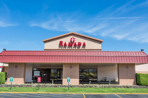 Ramada By Wyndham Medford Hotel & Conference Center - Click Find 21