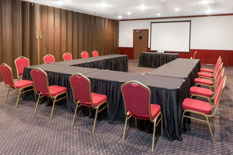 Ramada By Wyndham Medford Hotel & Conference Center - Click Find 15