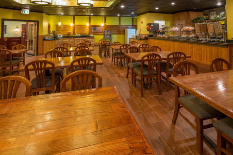 Ramada By Wyndham Medford Hotel & Conference Center - Click Find 3