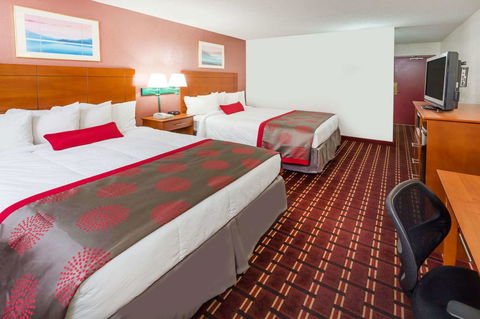 Ramada By Wyndham Medford Hotel & Conference Center - Click Find 18