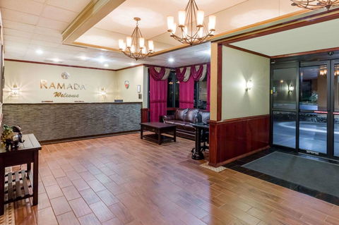 Ramada By Wyndham Medford Hotel & Conference Center - Click Find 27