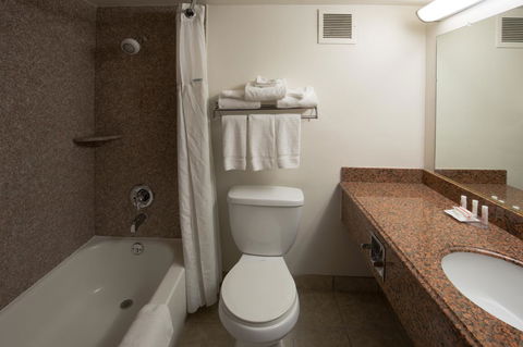 Ramada By Wyndham Medford Hotel & Conference Center - Click Find 11