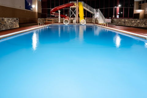 Ramada By Wyndham Medford Hotel & Conference Center - Click Find 7