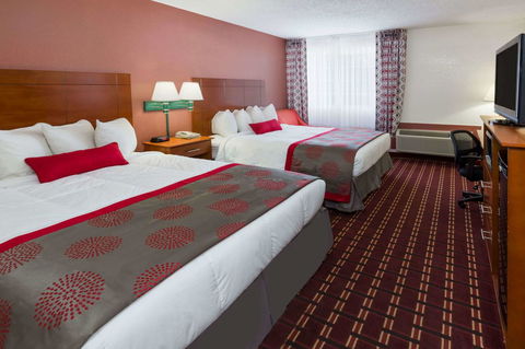 Ramada By Wyndham Medford Hotel & Conference Center - Click Find 33