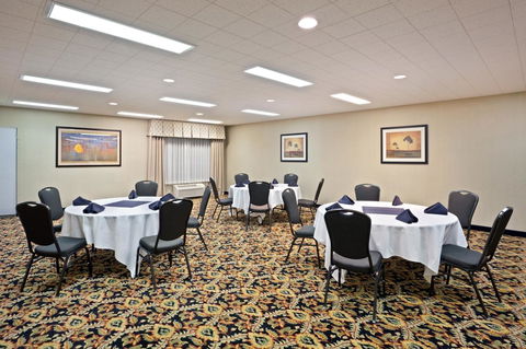 Holiday Inn Express Corvallis-On The River - Click Find 5