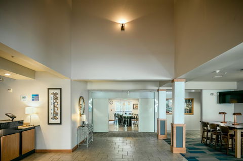 Holiday Inn Express Corvallis-On The River - Click Find 27