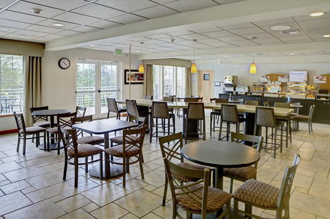 Holiday Inn Express Corvallis-On The River - Click Find 24