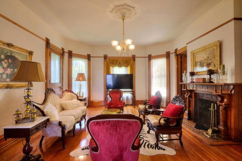 Jacksonville's Historic Nunan House - Click Find 9