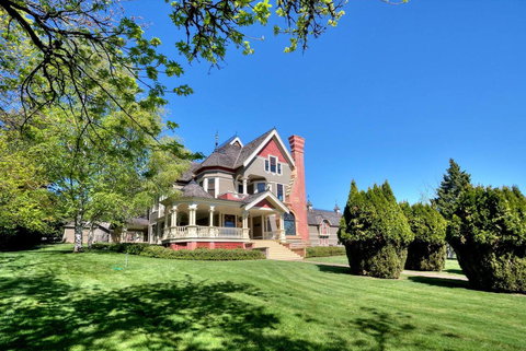 Jacksonville's Historic Nunan House - Click Find 3