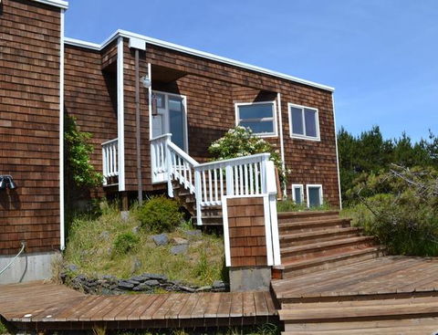 Ocean Front Home With Hot Tub, Ping Pong, Foosball - Bridge Guide 0