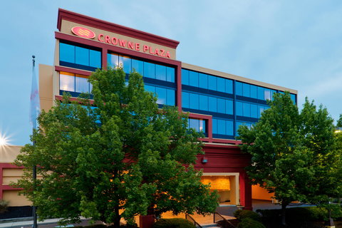 Crowne Plaza Hotels & Resorts Reading - Click Find 29