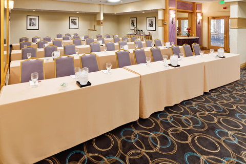 Crowne Plaza Hotels & Resorts Reading - Click Find 24