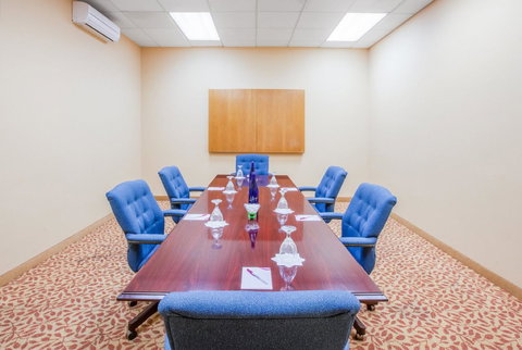 Crowne Plaza Hotels & Resorts Reading - Click Find 13