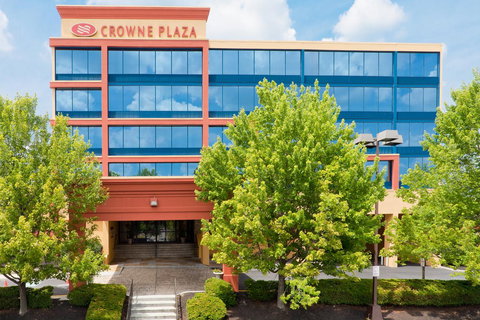 Crowne Plaza Hotels & Resorts Reading - Click Find 7