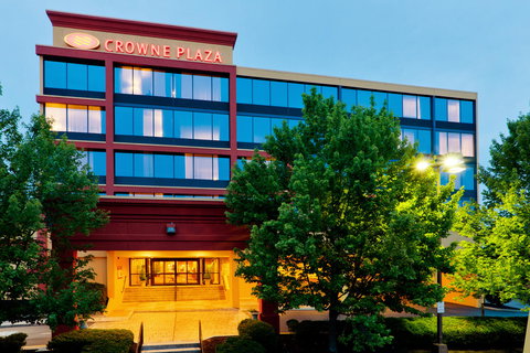 Crowne Plaza Hotels & Resorts Reading - Click Find 16