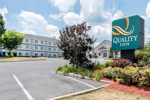 Quality Inn Near University Park - Bet 4u 7