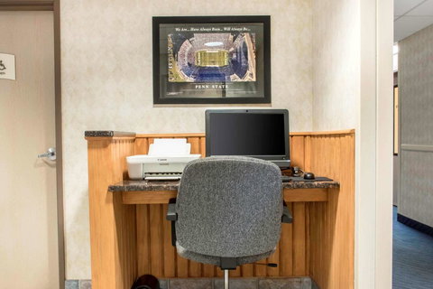 Quality Inn Near University Park - Bet 4u 2