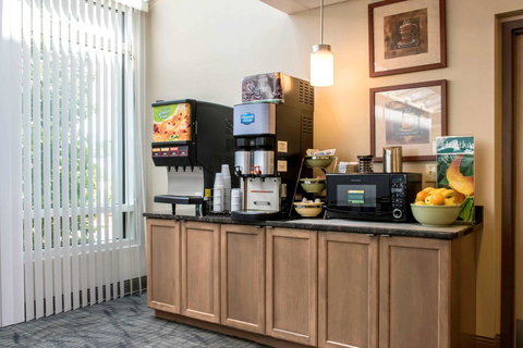 Quality Inn Near University Park - Bet 4u 8