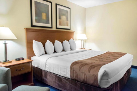 Quality Inn Near University Park - Bet 4u 10