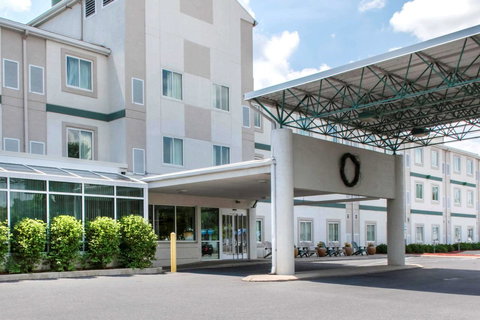 Quality Inn Near University Park - Bet 4u 0