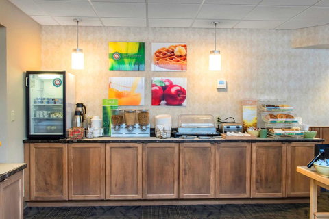 Quality Inn Near University Park - Bet 4u 16