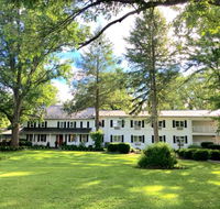 Edgewater Inn  Riverside Grill