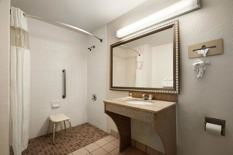 Days Inn By Wyndham Port Royal/near Parris Island - Bet 4u 12