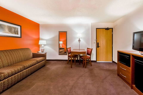 AmericInn By Wyndham Chamberlain Conference Center - Bet 4u 18