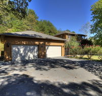5Bedrooms4KING BEDSOUTSTANDING LOCATIONHotTub
