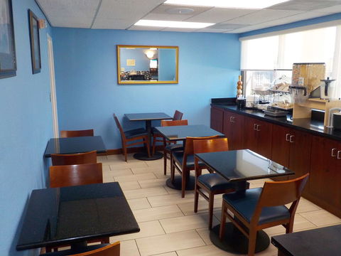 SureStay Hotel By Best Western Lenoir City - Bridge Guide 15