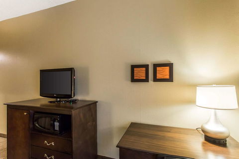 Comfort Inn & Suites Cookeville - Click Find 12