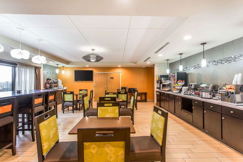 Comfort Inn & Suites Cookeville - Click Find 8