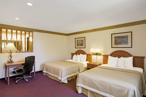Days Inn By Wyndham Clearfield - Bridge Guide 5